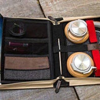 BookBook｜驚きの収納力を誇る“古書”のガジェットケース