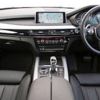 雪上で「X5」の実力を試す｜BMW