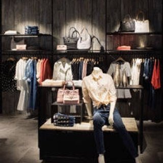 GUESS｜「ラフォーレ原宿」に直営1号店オープン