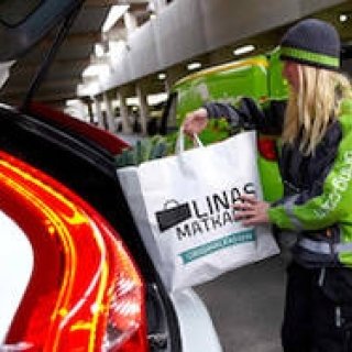 ボルボが世界初の「ローミング配送」サービスを公開｜Volvo