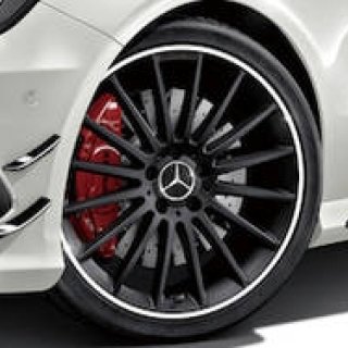 A 45 AMGに個性きわ立つ特別仕様車|Mercedes-Benz
