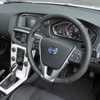 ボルボ V40シリーズ初の特別限定車が登場｜Volvo