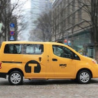 ニューヨーク タクシーに東京で乗る｜Nissan
