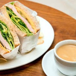 EAT｜食事も楽しめるコミュニティバー「UA BAR」オープン