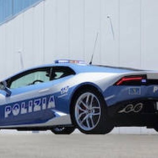 イタリア警察に新型ウラカンを配備｜Lamborghini
