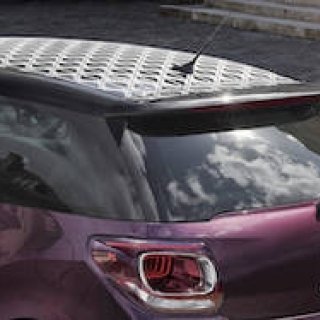深紫のボディカラーとモノグラムのDSシリーズ|Citroen