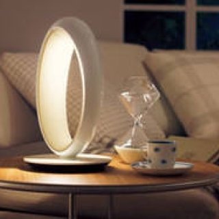 Panasonic｜灯具の開閉であかりを切り替えられる「LEDスタンド」