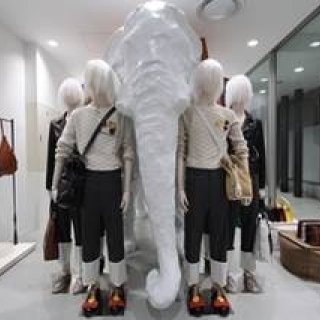 ジョナサン・アンダーソンによるインスタレーションを展開｜LOEWE