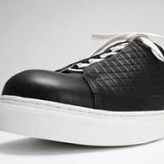 ISSEY MIYAKE｜新作スニーカー「FLYFRONT」シリーズ