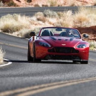 アストン史上最速のロードスター｜Aston Martin