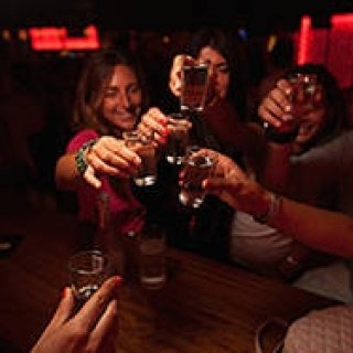 EAT｜イビザ島のダンスミュージックパーティに日本酒登場