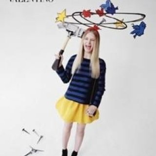 RED VALENTINO｜おとぎ話のような最新広告にロッティ・モス登場