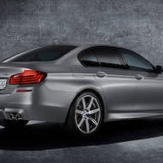 パワーを向上させた30周年記念のM5、日本でも発売|BMW