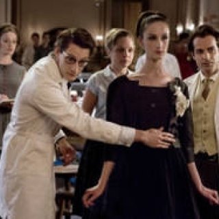 MOVIE｜世界的デザイナーの知られざる“喝采と孤独”『イヴ・サンローラン』