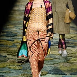 萩原輝美｜優しく涼やか、草原に揺れる春のドレス