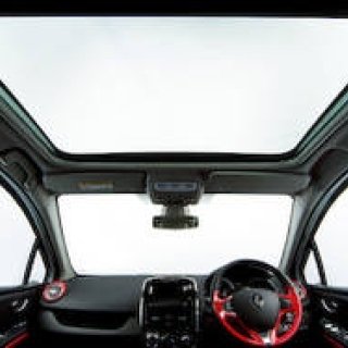 パノラミックルーフを採用した台数限定のルーテシア|Renault