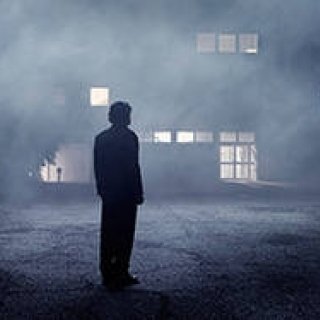 気鋭のイギリス人監督が贈る不条理スリラー『嗤う分身』｜MOVIE