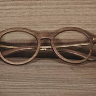 GIORGIO ARMANI｜天然のクルミ材を使った新作アイウェア発売