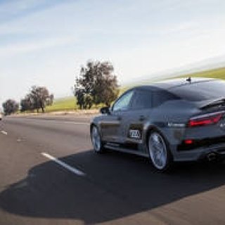 アウディが長距離の車道走行で自動運転技術をデモンストレーション|Audi