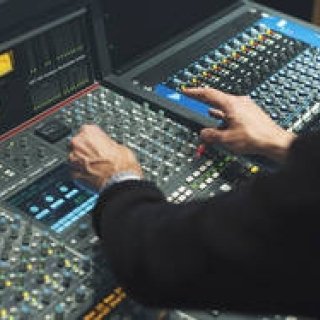 ブランドのミューズ、バンドマンのあらたな展開を表現するビジュアル｜THE NERDYS