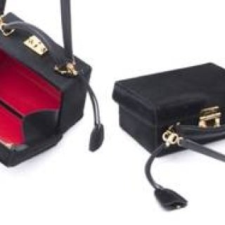 マーク クロス、ドーバー ストリート マーケット ギンザにて限定バッグ発売｜Mark Cross