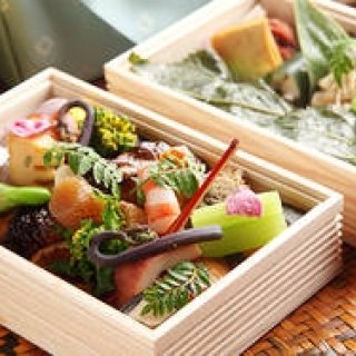 EAT|ハイアット リージェンシー 京都が華やかな春を詰めて送り出す、行楽弁当とスイーツ