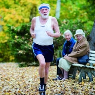 MOVIE｜78歳のドイツ国民的俳優が9キロ減量して挑んだ映画『陽だまりハウスでマラソンを』