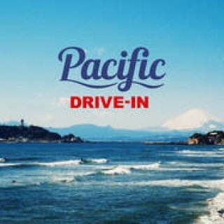 EAT｜絶景を眺めながらハワイアンプレートランチが楽しめるカフェ「パシフィック ドライブイン」