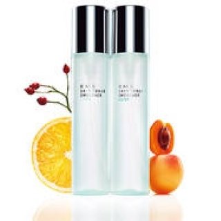 よりクリアな仕上がりを高めた保湿液、新「スキンチューナー スムーサー」｜RMK