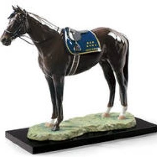 伝説の名馬「DEEP IMPACT」をリヤドロが完全再現｜LLADRÓ