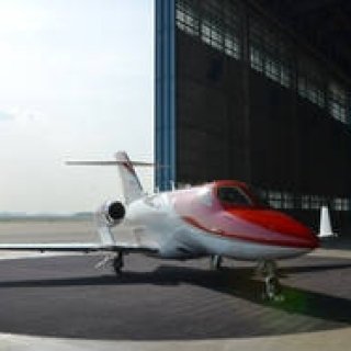 ホンダジェットが日本で初飛行｜Honda