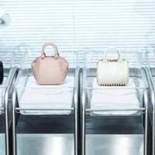アレキサンダー ワンから、ミニバックコレクション誕生｜Alexander Wang 