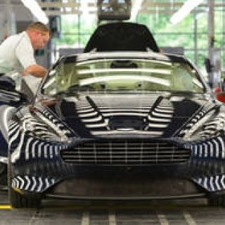 アストンマーティンのビスポークとレストア部門を訪ねる｜Aston Martin