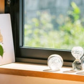 時間をかけてガラスが割れてゆくSECCAのペーパーウェイト｜PRODUCT Tokyo Tips 2015年5月