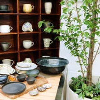 開放的なカフェテラスに選りすぐりの器を集めた「うつわフェア」開催｜MEISTERWERK
