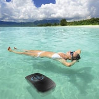 プールや海で浮かべて使えるスピーカー「SUPERSTAR BACKFLOAT」｜MONSTER