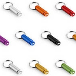 耐荷重最大約3.2kgのイヤホンジャックに装着するストラップホール|PLUGGY LOCK