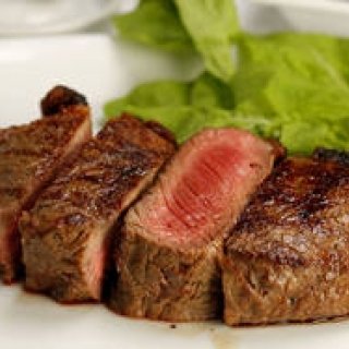 特製の薪窯の熾火でじっくりで焼き上げる“極上の赤身肉”｜BAR.JAPAN