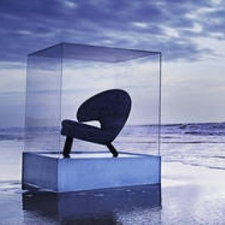 ペリカンチェア75周年モデル「PELICAN MEETS MACBETH」限定発売｜IDC OTSUKA