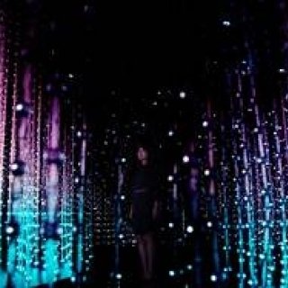 チームラボ、光の宇宙を歩く新作エキシビション開催中｜POLA MUSEUM ANNEX