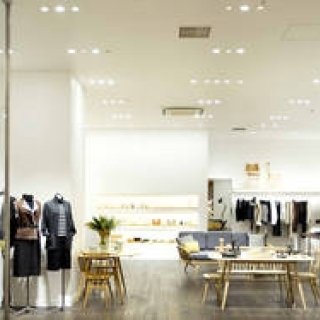 全面改装で話題の京都BAL2階に「ショップ＆コーヒー」誕生｜MARGARET HOWELL