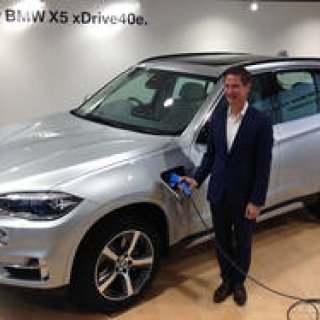 BMW「X5」にプラグイン ハイブリッドを追加｜BMW