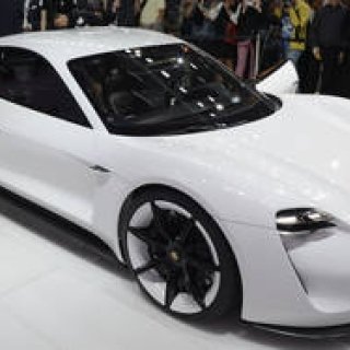 ポルシェ、600psのEVスポーツカーのコンセプトを公開｜Porsche