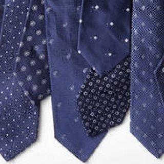 ビジネススタイルをネイビー×白の小紋タイでドレスアップ｜FAIRFAX