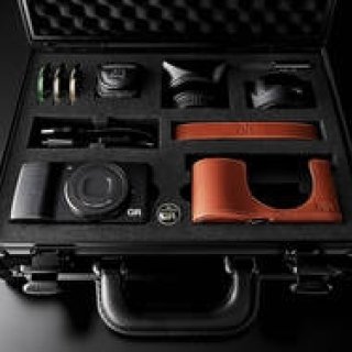 「GR」10周年のアニバーサリーキットが登場｜RICOH IMAGING