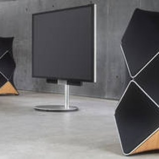 スピーカーの常識を覆す。ブランド創立90周年を祝うモデル｜Bang & Olufsen
