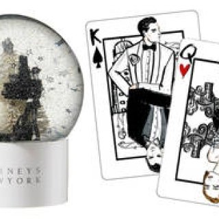 トランプをアイコンにしたホリデーキャンペーンがスタート｜BARNEYS NEW YORK