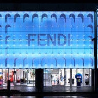 フェンディ、巨大ポップアップストアが銀座にオープン｜FENDI