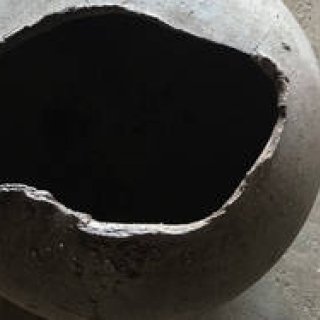 丸の内にギャラリースペース「白 marunouchi」がオープン。陶芸家・辻村史朗氏の展覧会を開催｜白 marunouchi