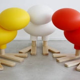 鳥たちの愛らしさを表現。オブジェにも椅子にもなる「ハッピーバード」｜MAGIS